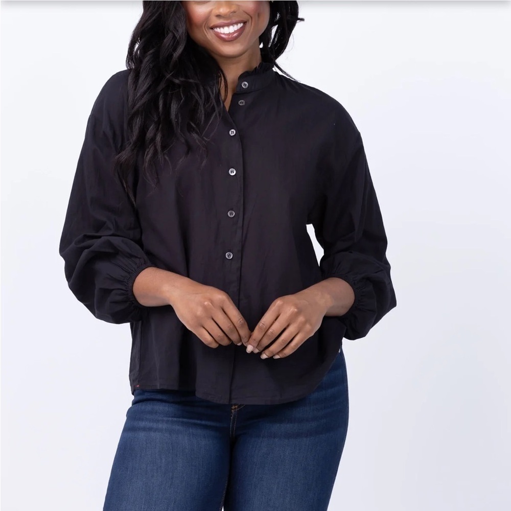 XiRENA Black Button-Up Women's Top Poplin top size medium